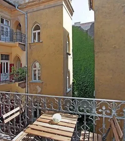 Apartment District 7
